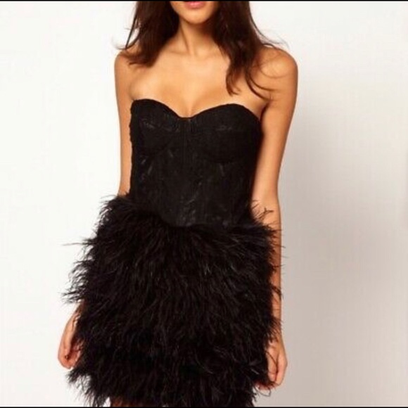 Beautiful ostrich dress size 6 - Picture 1 of 2